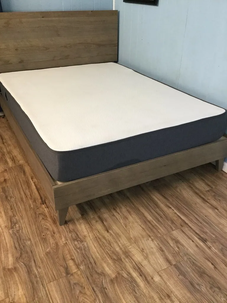 Casper Original mattress queen size bedroom test