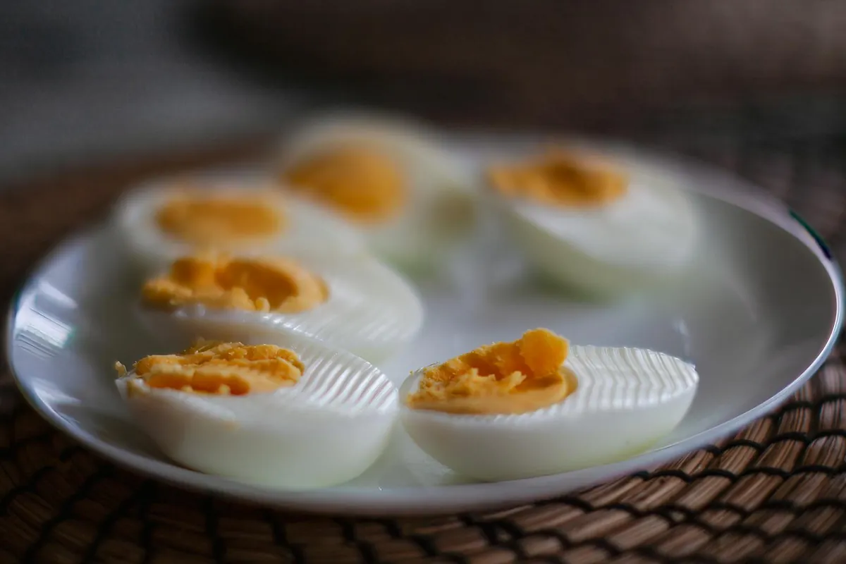hard boiled egg perfect yolk cross section cooker