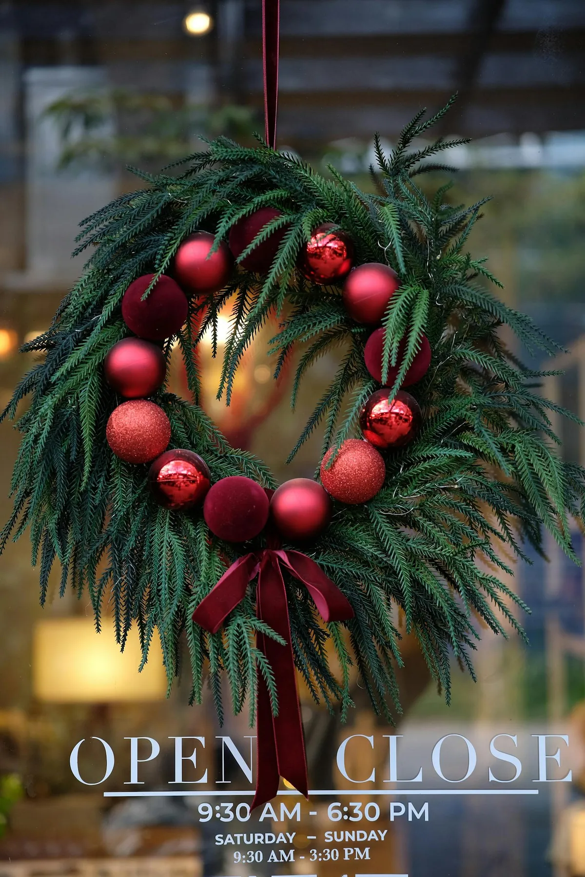 ornament wreath red green door christmas DIY