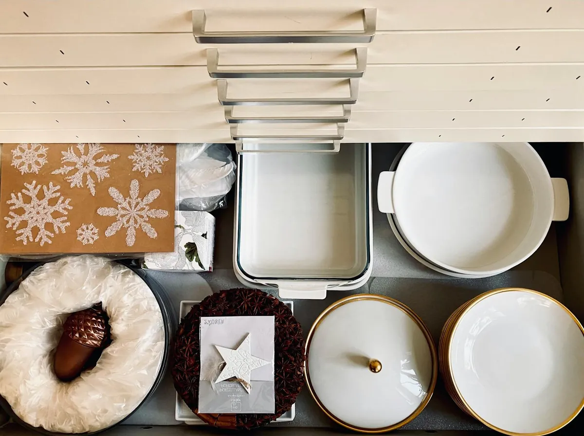 Tupperware mismatched lids decluttering kitchen drawer